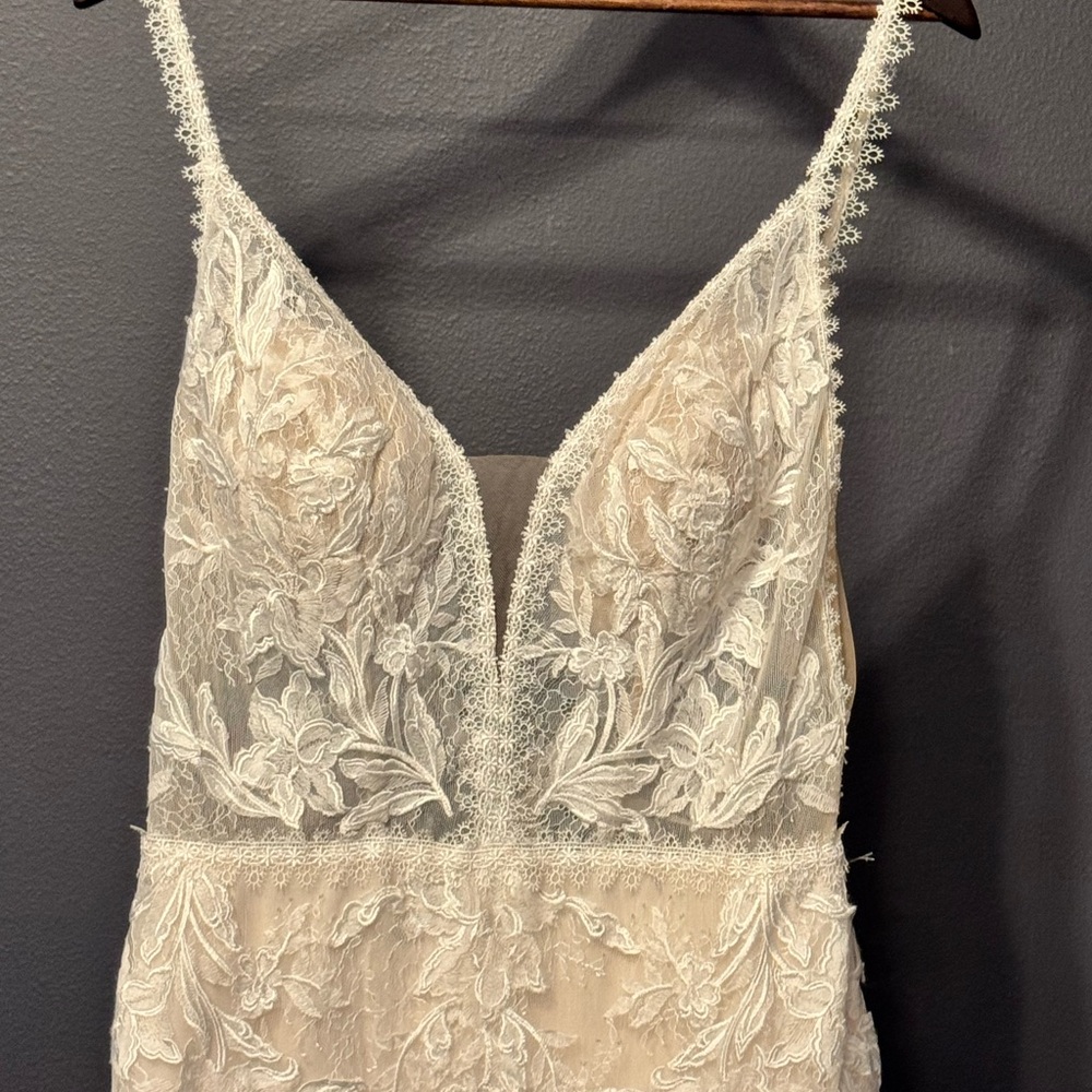 Elegant Lace V-Neck Dress